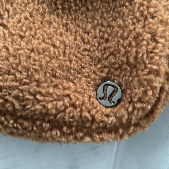 Lululemon Everywhere Belt Bag Burnt Caramel Fuzzy Teddy Bear Fleece - Picture 6 of 6